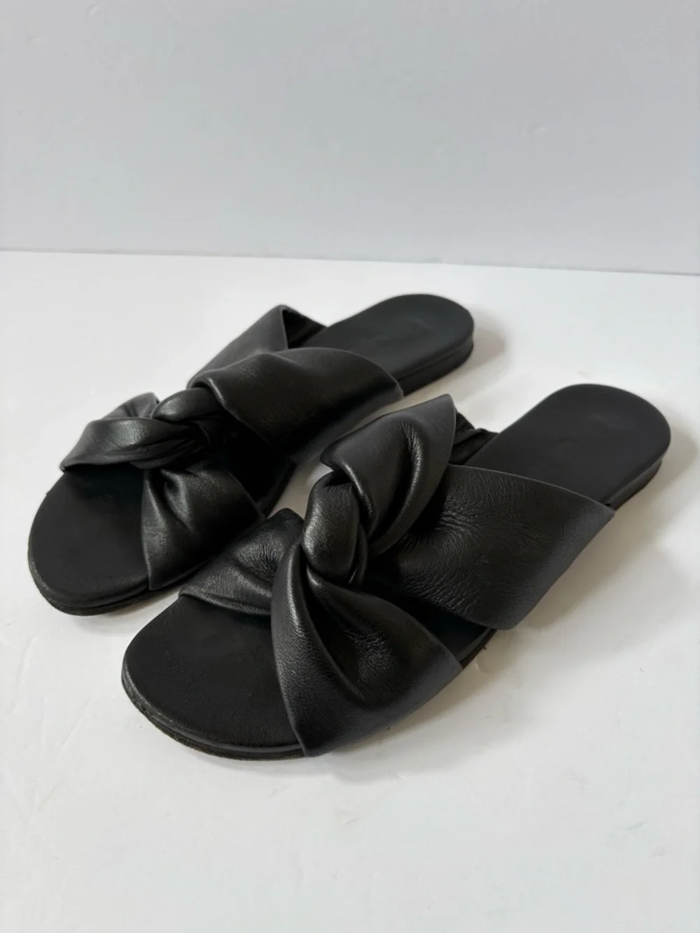 M.Gemi Natalia Puffed Leather Criss Cross Black Sandals Resort Cruise Coastal 38